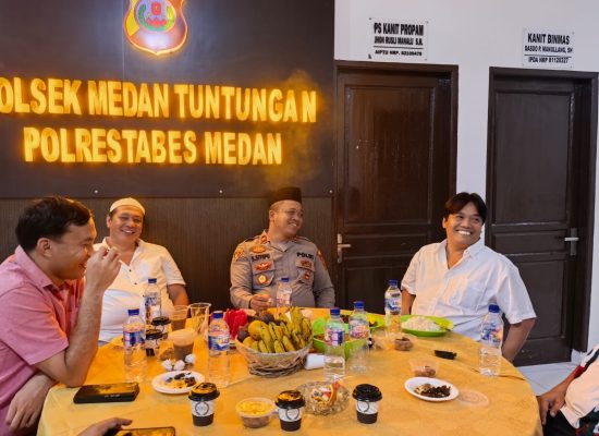 Buka Puasa Bersama, Polsek Medan Tuntungan Pererat Silaturahmi dengan Pengelola Pasar dan Ormas