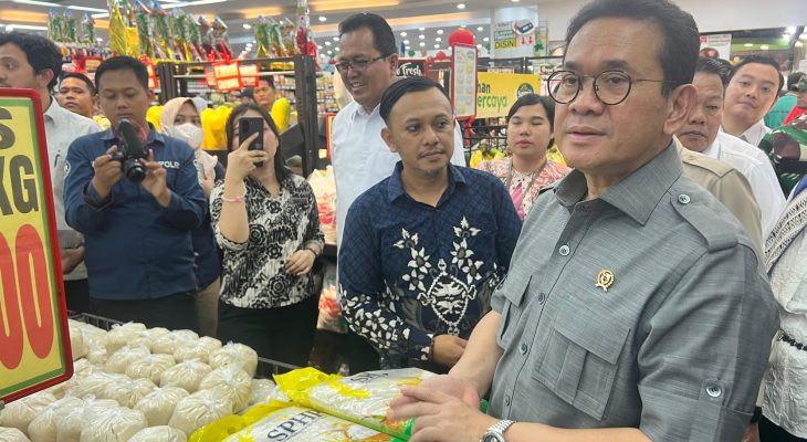 Bulog Sumut Dampingi Mendag RI Pantau Harga Sembako di Pasar Tradisional dan Ritel Modern