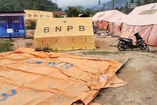 Oknum Istri Lurah Hutanabolon Diduga Larang Wartawan SIB Liputan di Posko Pengungsian, Muncul Kecurigaan soal Tenda Logistik