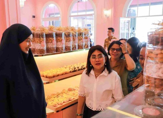 Motivasi Pelaku UMKM dan IKM serta Promosikan Produk, Ketua Dekranasda Ny Liswati Sambangi 5 Lokasi
