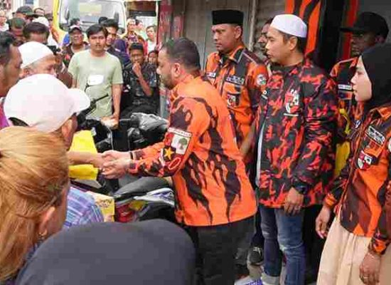 Rommy Van Boy Bagikan 1.000 Paket Idulfitri untuk Kader dan Warga