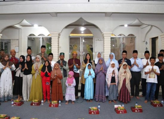 Safari Ramadhan di Masjid Al Musyawarah Jalan Flores, Wakil Wali Kota Herlina Buka Puasa dan Sholat Magrib Bersama Jamaah