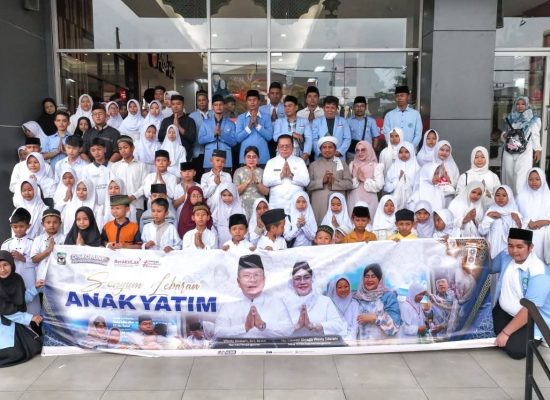 Wali Kota Wesly dan Ketua TP PKK Bawa Anak-anak Yatim Berbelanja di Ramayana