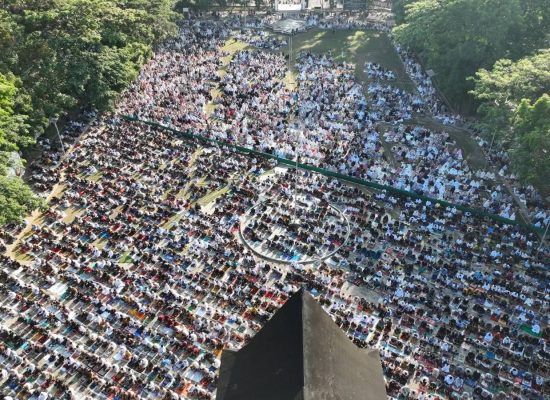 Ribuan Masyarakat Kota Pematangsiantar Shalat Idul Fitri di Lapangan Adam Malik