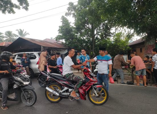 Wujudkan Kepedulian Sosial, Korwasis Madina Salurkan Ratusan Paket Takjil di Jumat Berkah