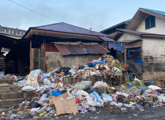 Sampah Menggunung di Pasar Kotanopan, Pemerintah Dinilai Tutup Mata
