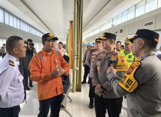 KAI Sumut Layani Puluhan Ribu Penumpang, Wakapolda Cek Langsung Stasiun Medan