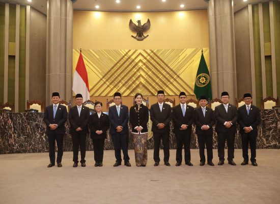 Tujuh Anggota Dewan Komisioner OJK Resmi Dilantik, Perkuat Stabilitas Sektor Keuangan