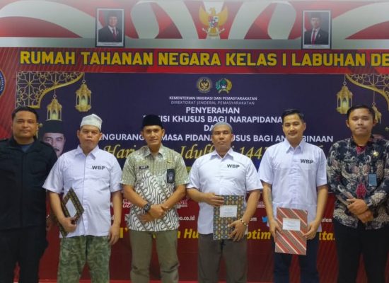 Rutan Labuhan Deli Serahkan Remisi Lebaran, Sejumlah Narapidana Hirup Udara Bebas