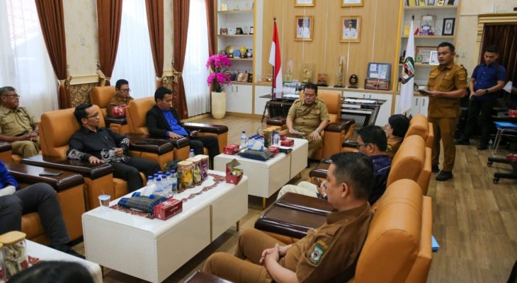 Wali Kota Wesly dan Tiga Perguruan Tinggi Tandatangani Kesepakatan Bersama
