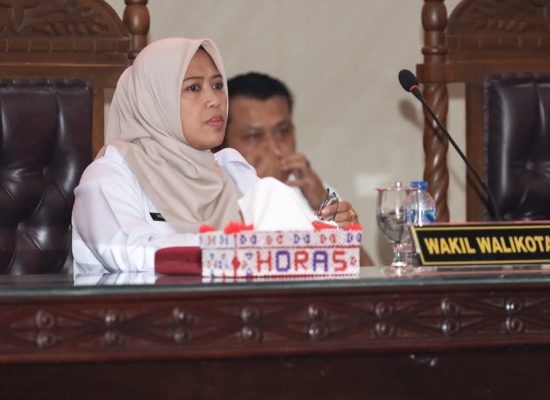 Wakil Wali Kota Herlina Sampaikan Nota Jawaban LKPJ 2025 di DPRD Pematangsiantar