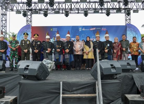 Wali Kota Wesly Diwakili Wakil Wali Kota Herlina Hadiri Pesta Rakyat Hari Jadi ke-193 Kabupaten Simalungun