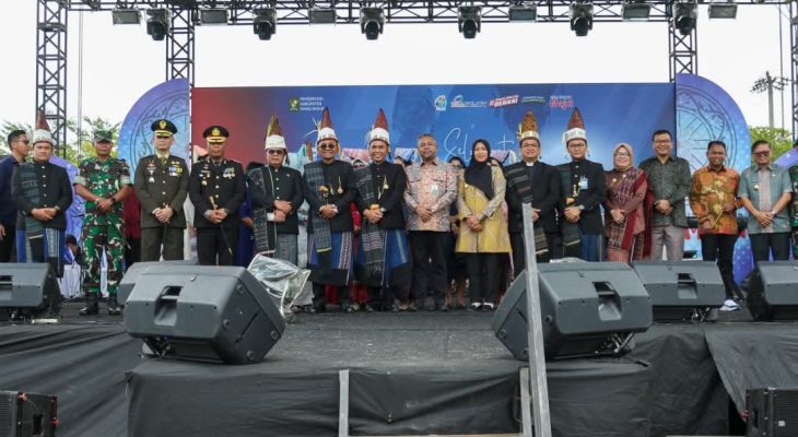 Wali Kota Wesly Diwakili Wakil Wali Kota Herlina Hadiri Pesta Rakyat Hari Jadi ke-193 Kabupaten Simalungun