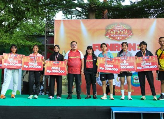 Wali Kota Wesly Hadiri Fun Run 7K Hari Jadi ke-155 Kota Pematangsiantar, Serahkan Hadiah ke Pemenang