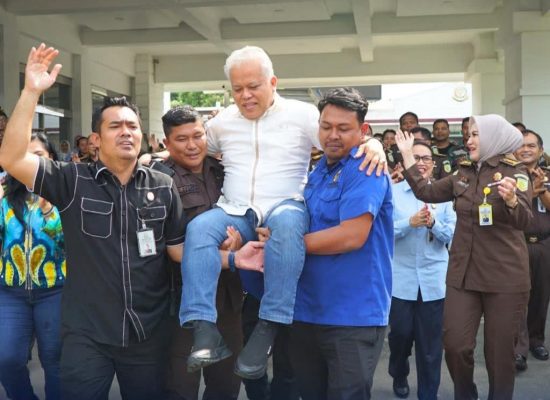 Momen Haru Warnai Perpisahan Pegawai Kejati Sumut dengan Dr. Harli Siregar