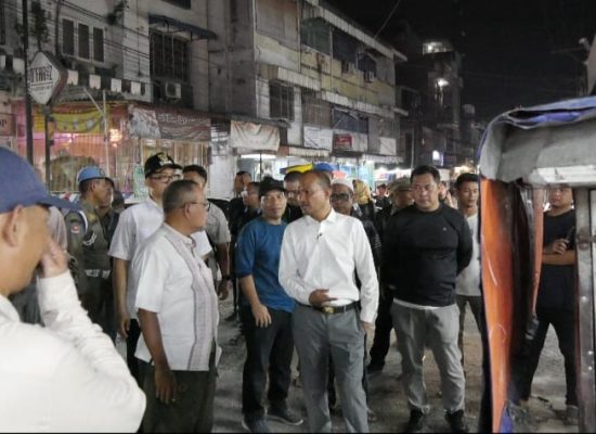 Malam Hari, Wali Kota Tanjungbalai Turun Langsung Sosialisasi Penataan PKL di Kawasan Inti Kota