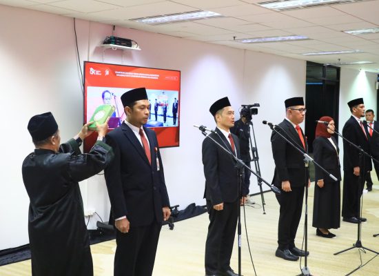OJK Perkuat Organisasi, Lantik Sejumlah Kepala Departemen dan OJK Daerah