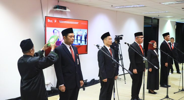 OJK Perkuat Organisasi, Lantik Sejumlah Kepala Departemen dan OJK Daerah