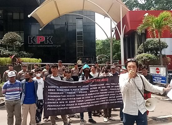 MADILOG SUMUT Gelar Aksi di Kementerian PU dan KPK RI, Desak Pengusutan Dugaan Korupsi Proyek Irigasi Rp4 Miliar