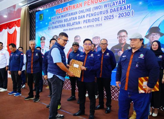 PW dan 5 PD se-Sumsel Resmi Dilantik, Yudhistira Ajak IWO Kontrol Lingkungan di Muba Sebagai Kawasan Tambang Minyak