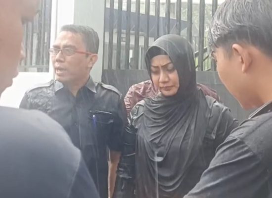 DPRD Medan Didesak Tutup Pabrik Kecap, Lailatul Badri Turun Tangan di Tengah Hujan Deras
