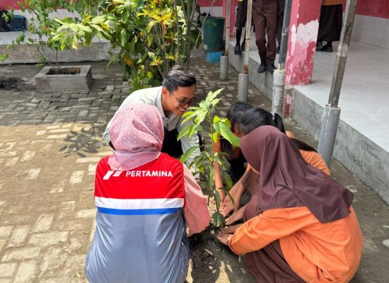 Edukasi Hijau Pertamina Patra Niaga di Sekolah, Siswa Diajak Tanam Pohon dan Urban Farming