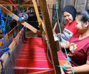 Pertamina Patra Niaga Sumbagut Dukung Sakkamadeha Kembangkan Tenun Ulos Berbasis Ekonomi Kreatif