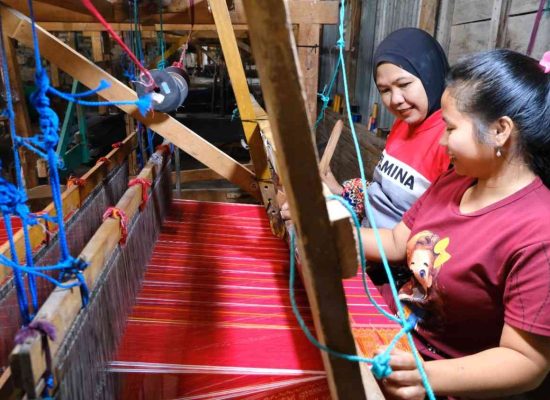 Pertamina Patra Niaga Sumbagut Dukung Sakkamadeha Kembangkan Tenun Ulos Berbasis Ekonomi Kreatif