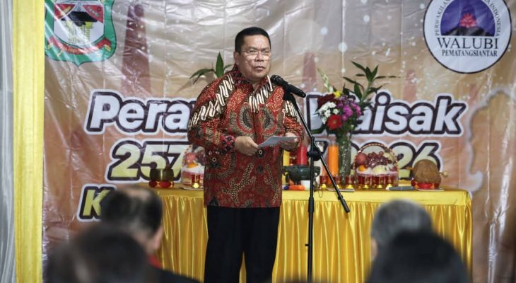 Wali Kota Wesly Buka Ritual Pradaksina Peringati Hari Raya Waisak