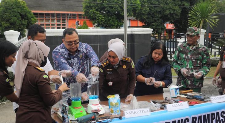Wali Kota Wesly Diwakili Asisten Dedy Tunasto Hadiri Pemusnahan Barang Bukti di Kejari Pematangsiantar