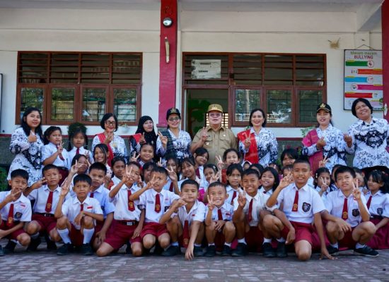 Wali Kota Wesly Pembina Upacara di Sekolahnya, SDN 122353 Jalan Sisingamangaraja