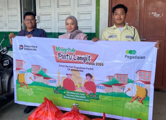 Pegadaian CP Krakatau Konsisten Gelar Sedekah Jumat, Salurkan Bantuan untuk Warga Sekitar