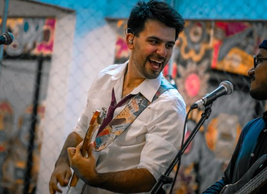 Solois Pop-Punk Inggris Josh Holmes Gelar Konser Intim di M Bloc Jakarta