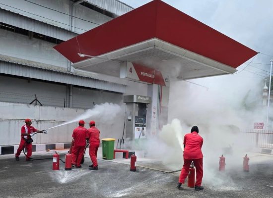 Pertamina Patra Niaga Sumbagut Perkuat Kesiapsiagaan Kebakaran SPBU Lewat Simulasi PKD di Padang