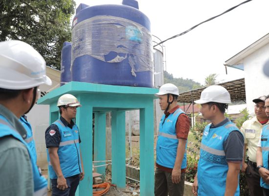 PLN Hadirkan Sumur dan Sarana Air Bersih untuk Masjid Al Hikmah Kalangan dan Panti Asuhan Namira