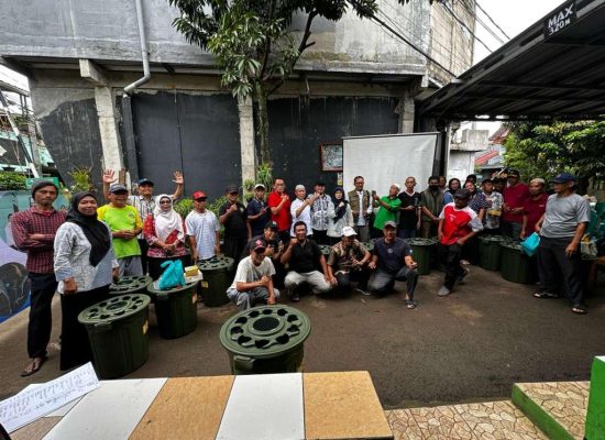 Hadapi Kenaikan Harga Pangan, UPER Berdayakan Warga Depok lewat Budikdamber