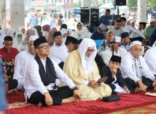Plh Wali Kota Tanjungbalai Sholat Iduladha Bersama Warga di Lapangan Sultan Abdul Jalil Rahmadsyah