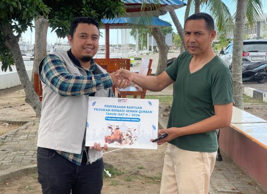BNCT dan Kodaeral I Berkolaborasi Salurkan Hewan Kurban untuk Masyarakat Belawan Menulis