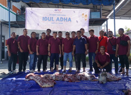 BNCT Salurkan Delapan Sapi dan Tiga Kambing Kurban untuk Masyarakat Sekitar Pelabuhan Belawan