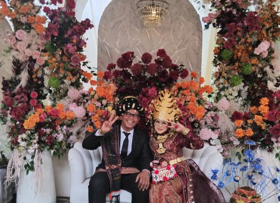 Penuh Haru, Pernikahan Bobby Yusradi dan Nuwfa Hasanah Dipadukan dengan Adat Mandailing-Minang