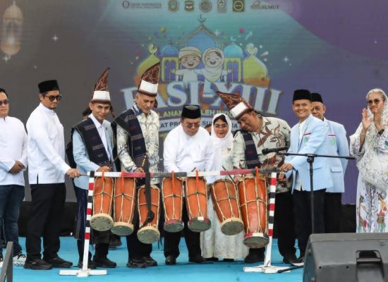 Wali Kota Wesly Pukul Gonrang Tanda Dibukanya FASI XIII Tingkat Provinsi Sumut