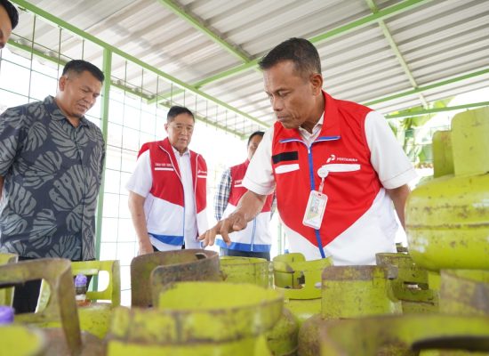 Komut dan Direktur Kepatuhan Pertamina Patra Niaga Tinjau SPBU hingga Terminal Energi di Sumbar