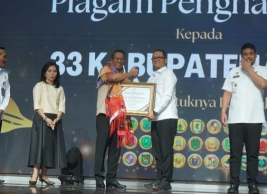 Pemko Tanjungbalai Terima Penghargaan Menteri Hukum RI atas Dukungan Program Bantuan Hukum Masyarakat