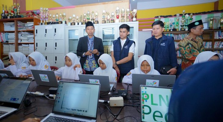 PLN UID Sumut Dukung Literasi Digital Siswa MTs Muhammadiyah 19 Tanjung Pura Melalui Program TJSL