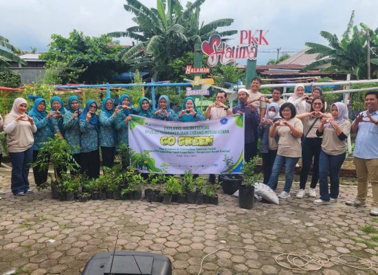 BPJS Ketenagakerjaan Medan Utara Gelar Go Green, Serahkan 100 Bibit Tanaman Herbal untuk Warga Tanah 600