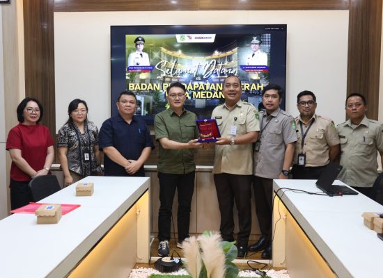 Bapenda Kota Medan Terima Kunjungan Studi Komparasi Bapenda Kota Manado Terkait Implementasi QRESTO