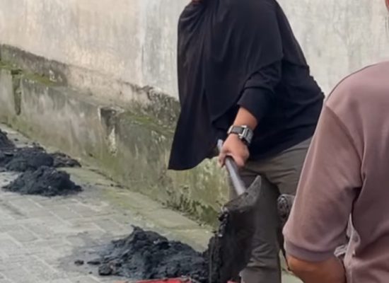 Anggota DPRD Medan Lailatul Badri Turun Langsung Gotong Royong Bersama Warga Kampung Durian