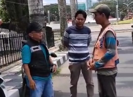Jukir Viral di Teladan Barat Dibina Kelurahan, Lurah Indra: Utamakan Pelayanan yang Baik