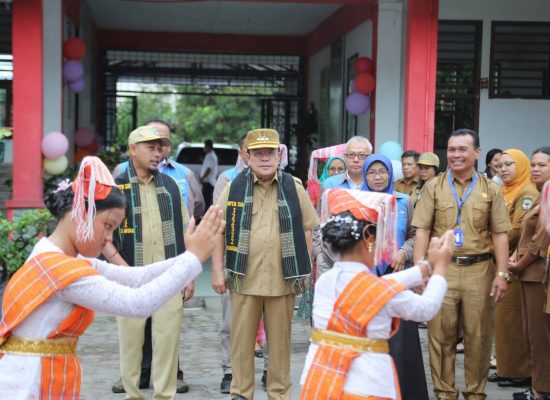 Wali Kota Wesly Buka MPLS di UPTD SDN 122332 Jalan Sudirman