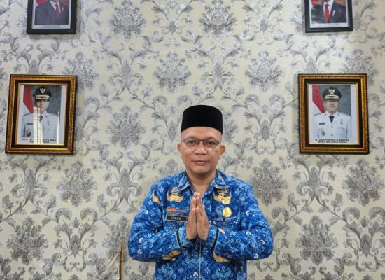 Indra ST,  Pria Berkepala Pelontos yang Mengabdi Tanpa Sekat dari Kelurahan Teladan Barat